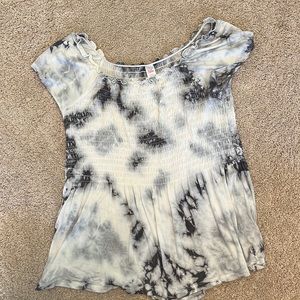 white and grey t shirt